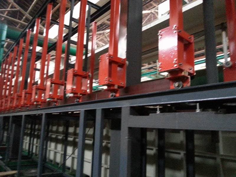 Vertical lifting electroplating equipment